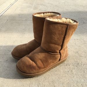UGG Classic Short Boot in Chestnut